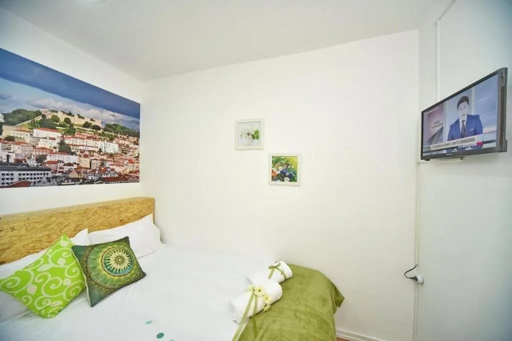 Room, Tuk Tuk Hostel, Lisbon