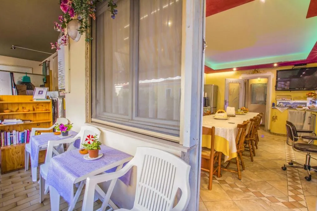 Room, Elisart, Alghero