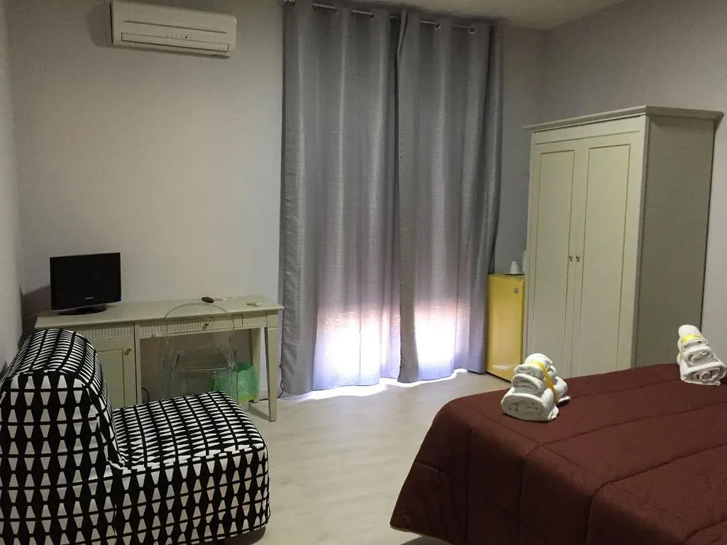 Room, B&B Sirentum, Naples