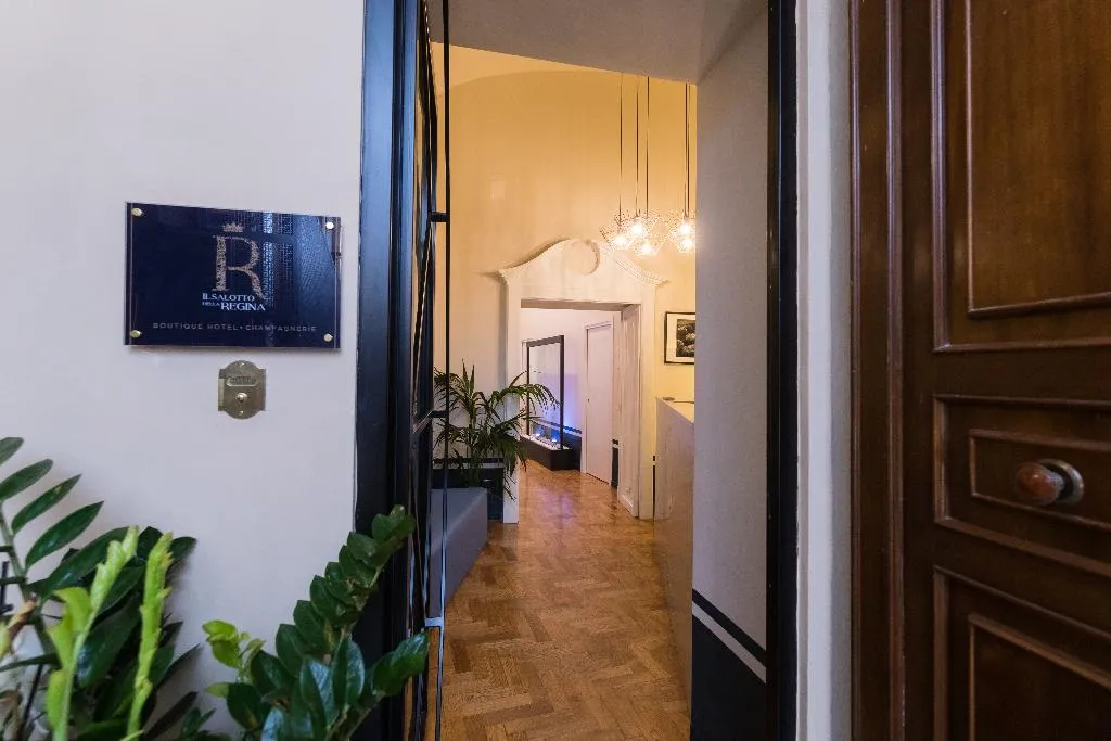 Lobby, Il salotto della regina, Naples