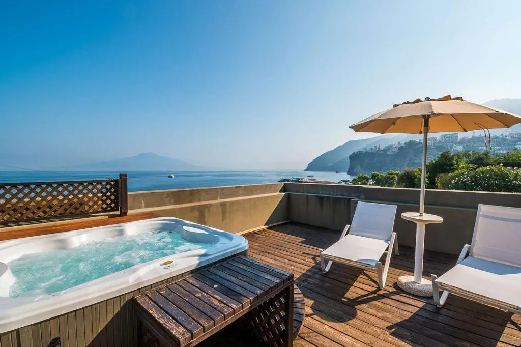 Sports and Entertainment, Hotel Le Axidie BW Signature Collection, Naples