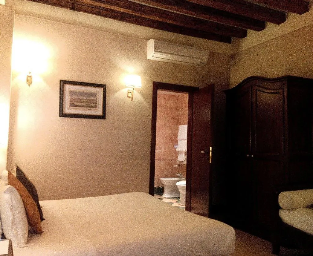 Room, Ca' del Nobile, Venice