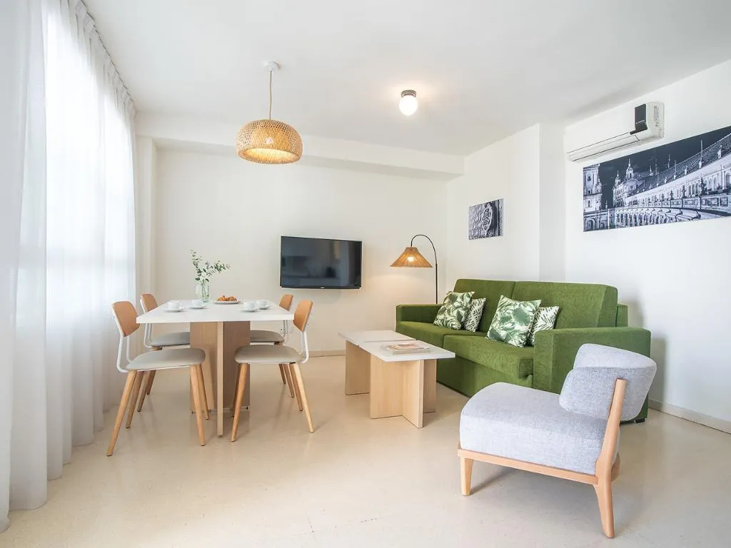 APARTMENT CAPACITY 4 ONE BEDROOM Room, Pierre & Vacances Sevilla, Seville