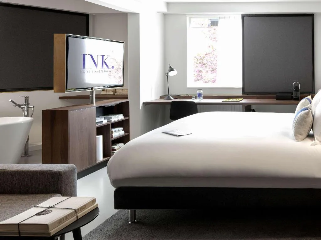 SUITE DELUXE KING BED Room, Ink Hotel Amsterdam - MGallery Collection, Amsterdam