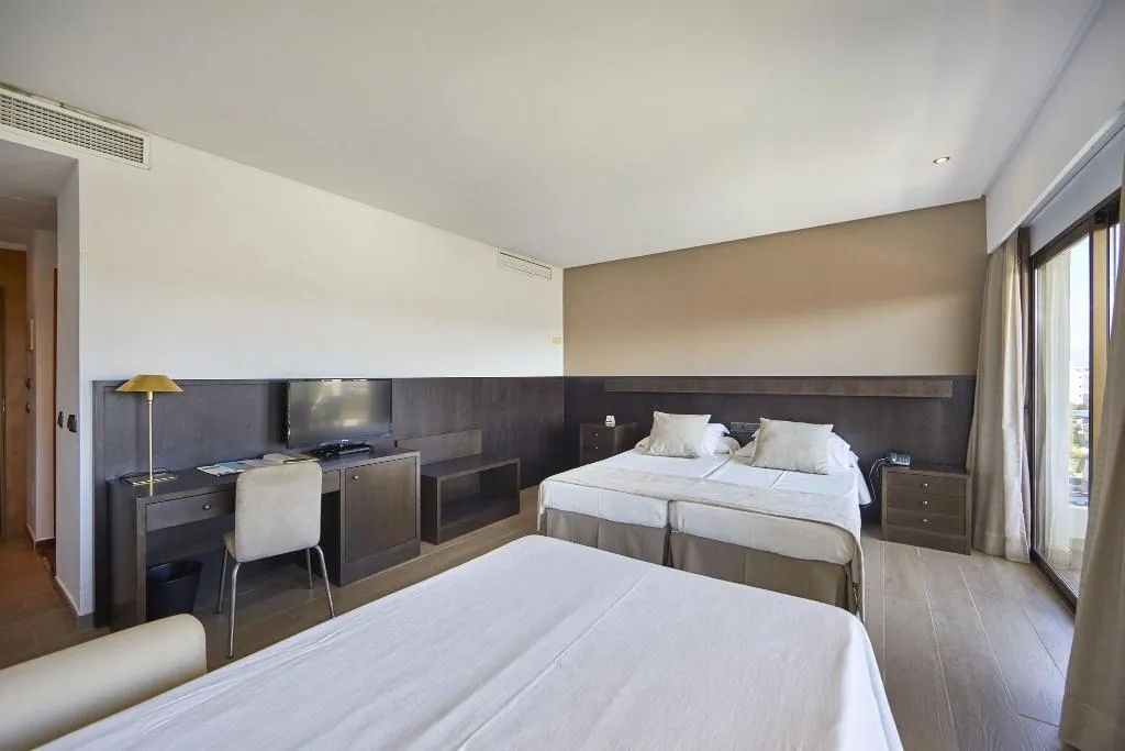 DOUBLE SUPERIOR WITH TERRACE Room, Playa Golf, Majorca