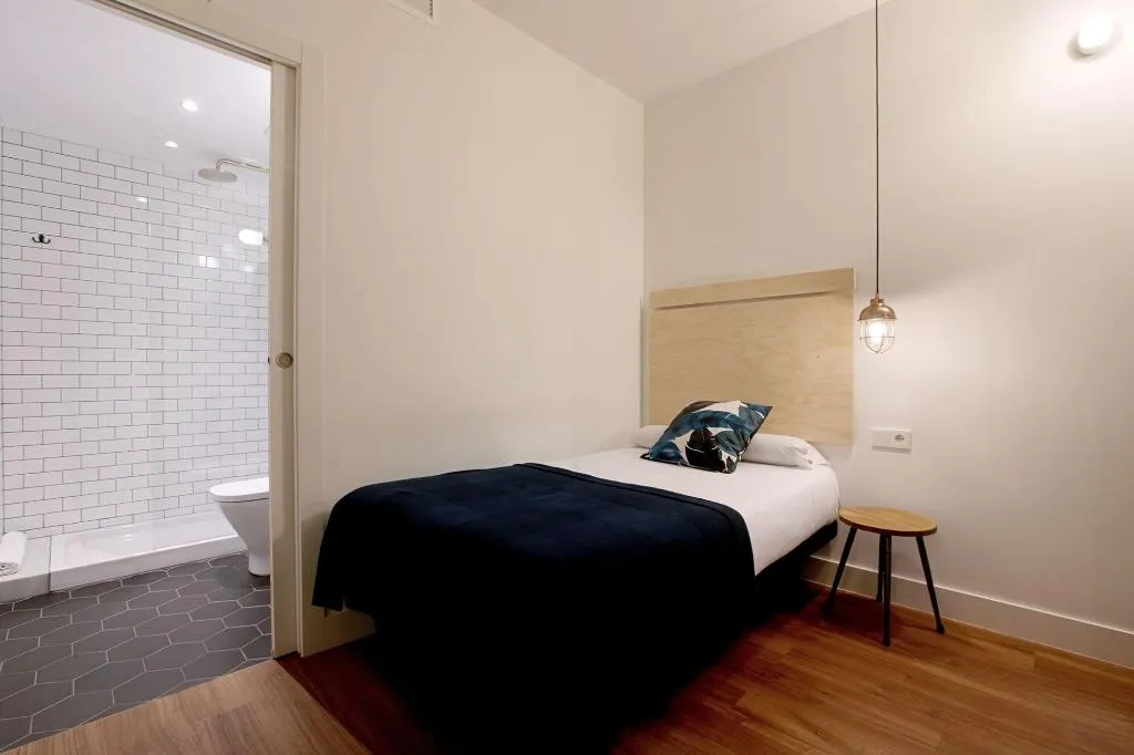 Room, Magatzem 128, Barcelona
