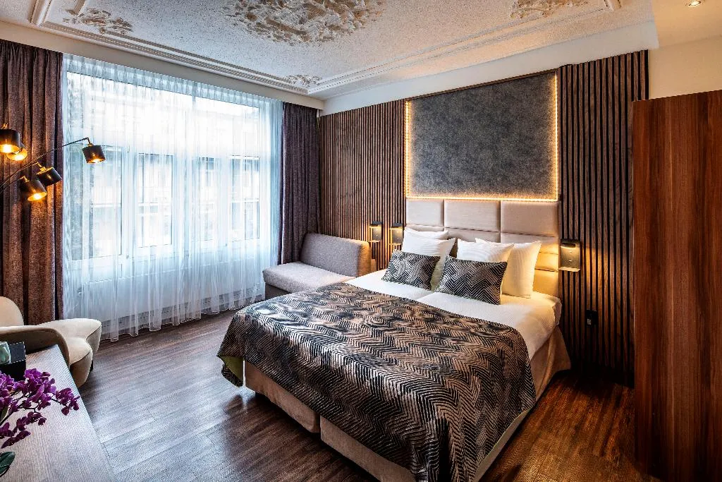TRIPLE STANDARD Room, Hotel Jupiter, Amsterdam