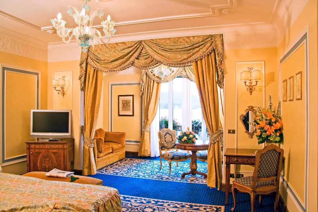 Room, Des Iles Borromees, Milan