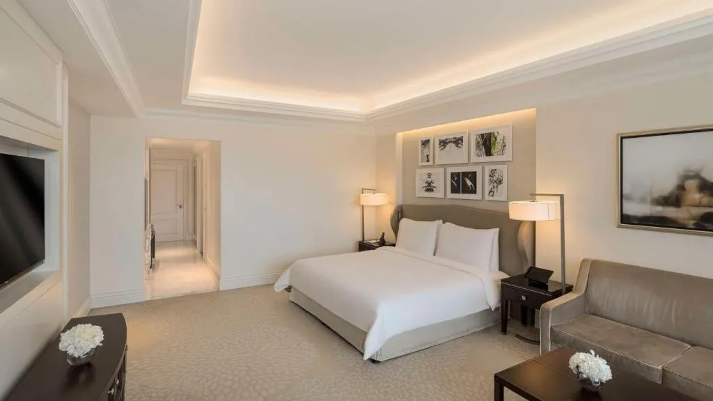 DOUBLE PREMIER WITH VIEWS Room, Kempinski The Boulevard Dubai, Dubai