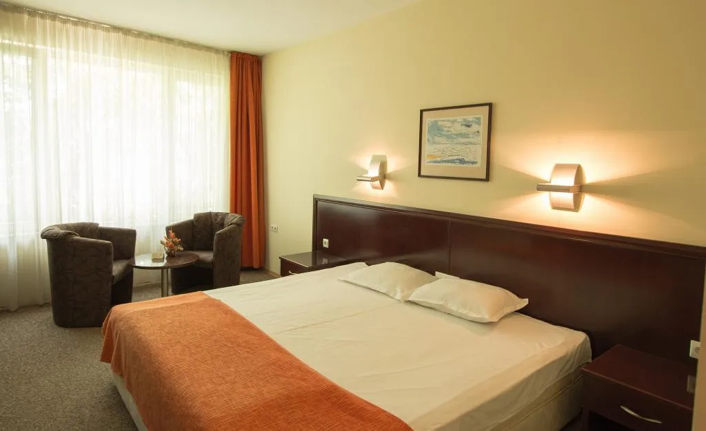 Room, Divesta, Varna
