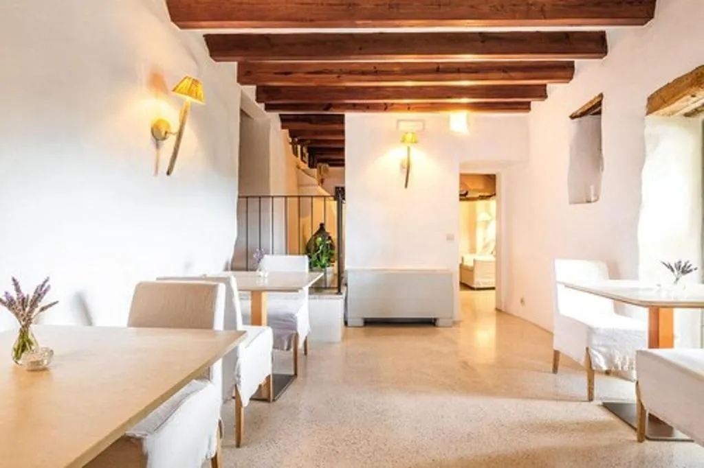 Lobby, Cases de Son Barbassa, Majorca
