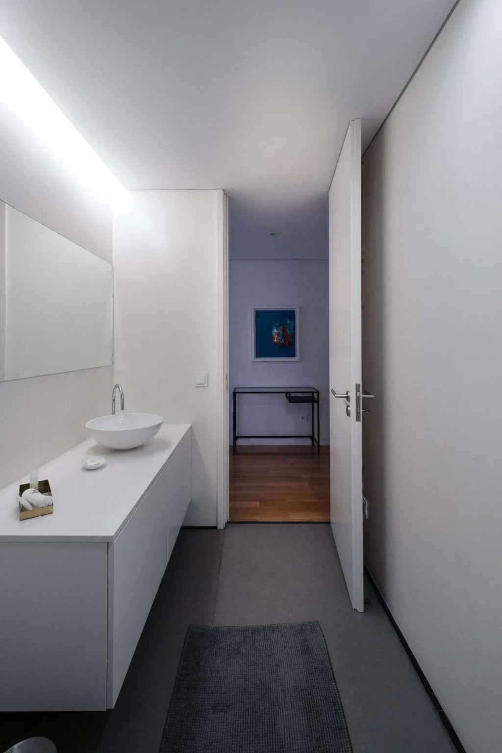Room, Domum, Porto
