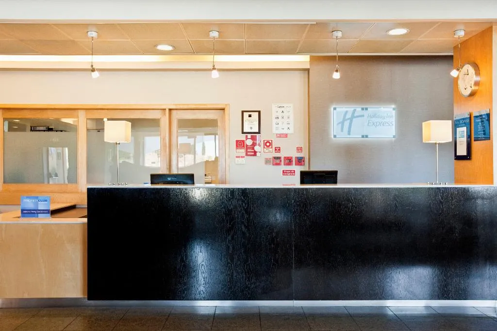 Lobby, Holiday Inn Express Lisbon-Oeiras, Lisbon
