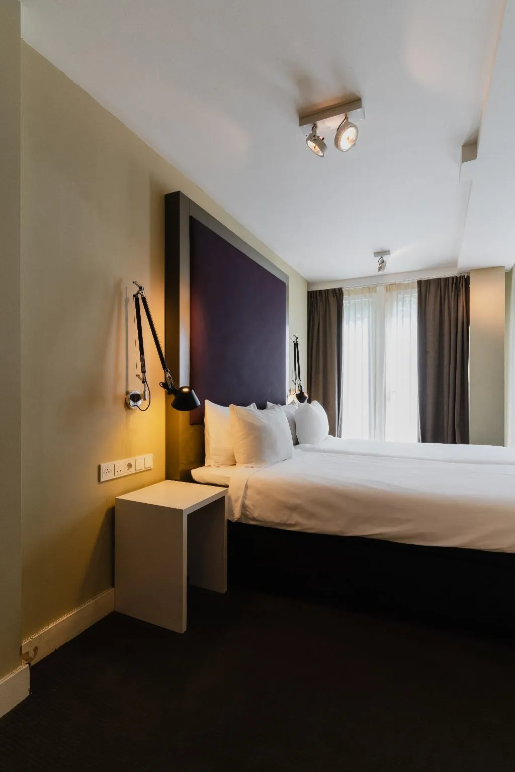 QUADRUPLE STANDARD Room, Hotel Roemer, Amsterdam