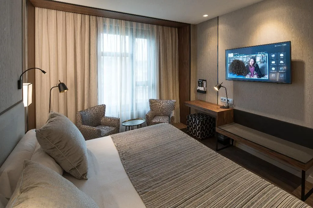 Double or Twin DELUXE Room, Catalonia Barcelona Plaza, Barcelona