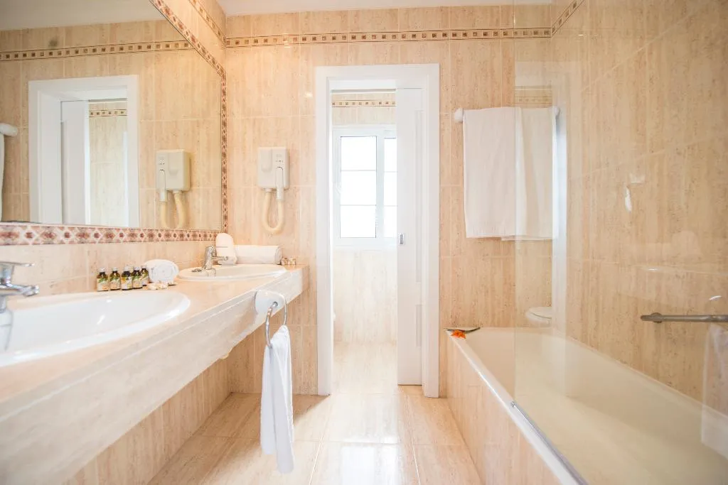 APARTMENT TWO BEDROOMS Room, Ona Village Cala d'Or, Majorca