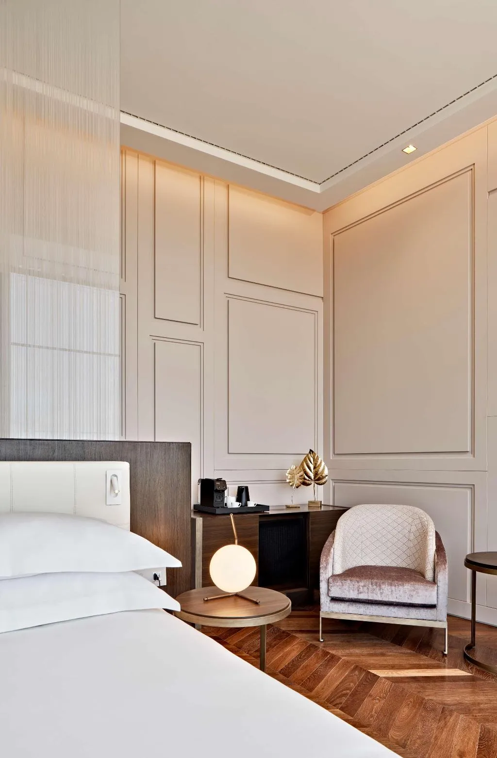 Room, de Bonart Naples-Curio Collection by Hilton, Naples