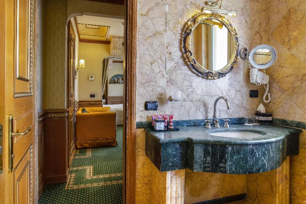 SUITE STANDARD Room, River Palace Hotel, Rome