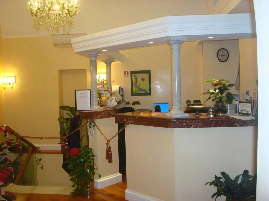 Lobby, Demetra Capitolina, Rome
