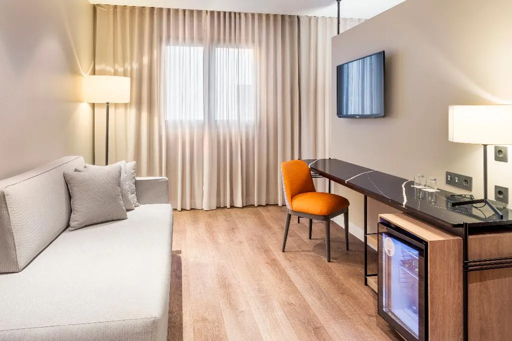 JUNIOR SUITE QUEEN SIZE BED Room, Eurostars Guadalquivir, Seville