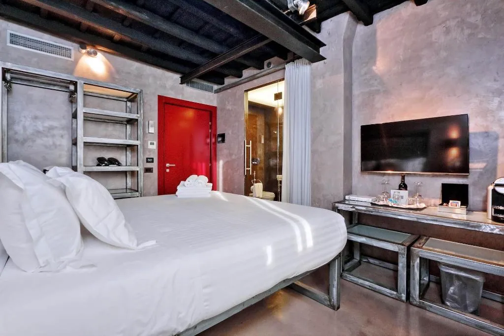 Room, Mama's Home Rome, Rome