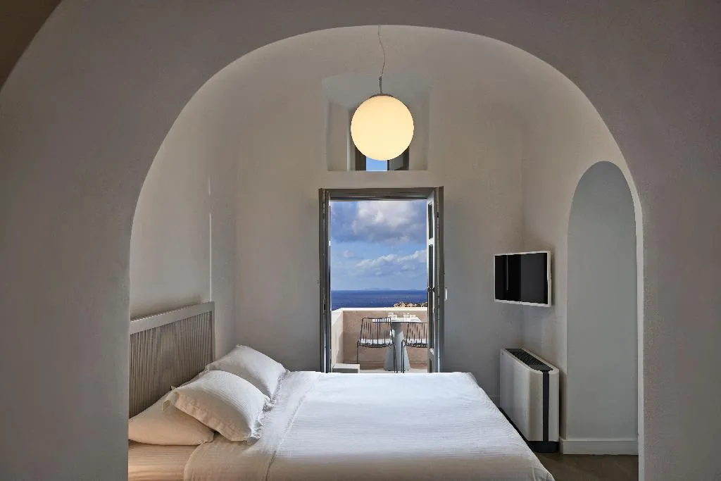 SUITE WITH JACUZZI Room, Old Castle Oia by Mr and Mrs White, Santorini