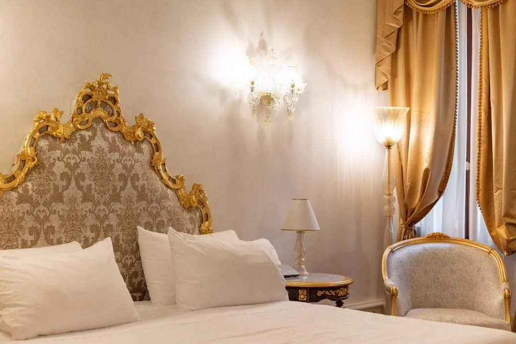 DOUBLE SUPERIOR Room, Cà Bonfadini Historic Experience, Venice