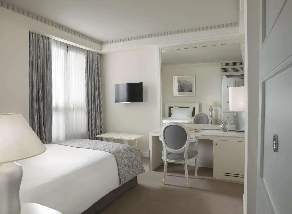 Room, NJV Athens Plaza, Athens