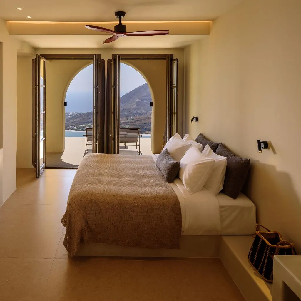 SUITE SUPERIOR WITH PRIVATE POOL Room, Elessa Hotel, Santorini