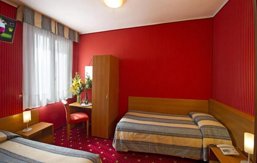 TRIPLE STANDARD Room, Nazionale, Venice