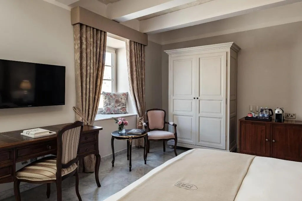 Room, Palais Le Brun, Malta
