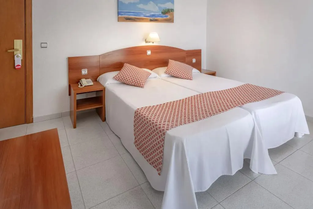 DOUBLE WITH BALCONY Room, GHT Balmes - Apartaments & Splash, Costa Brava