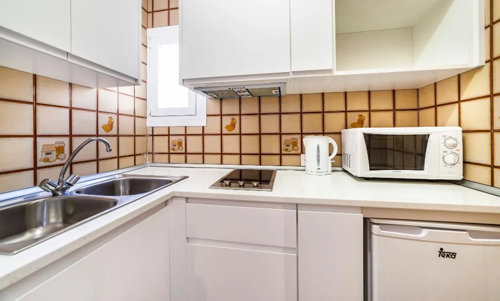 APARTMENT CAPACITY 4 ONE BEDROOM Room, Charlys, Majorca