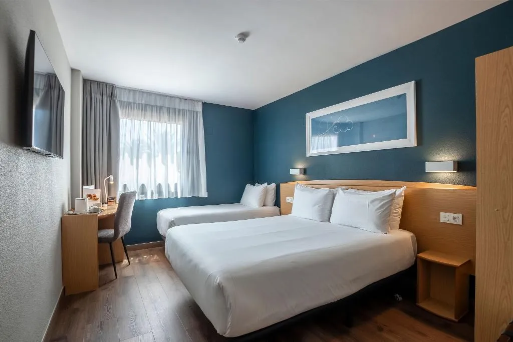 Double or Twin CAPACITY 3 Room, Travelodge Alicante Puerto, Costa Blanca