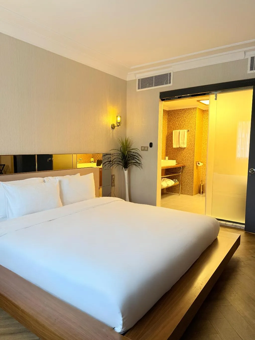 SUITE KING BED WITH JACUZZI Room, The Yali Konak Hotel Izmir, Izmir