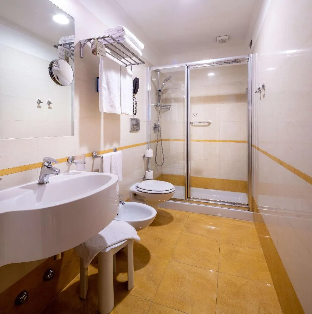 DOUBLE CLASSIC ONE BEDROOM Room, UNA HOTELS Galles Milano, Milan