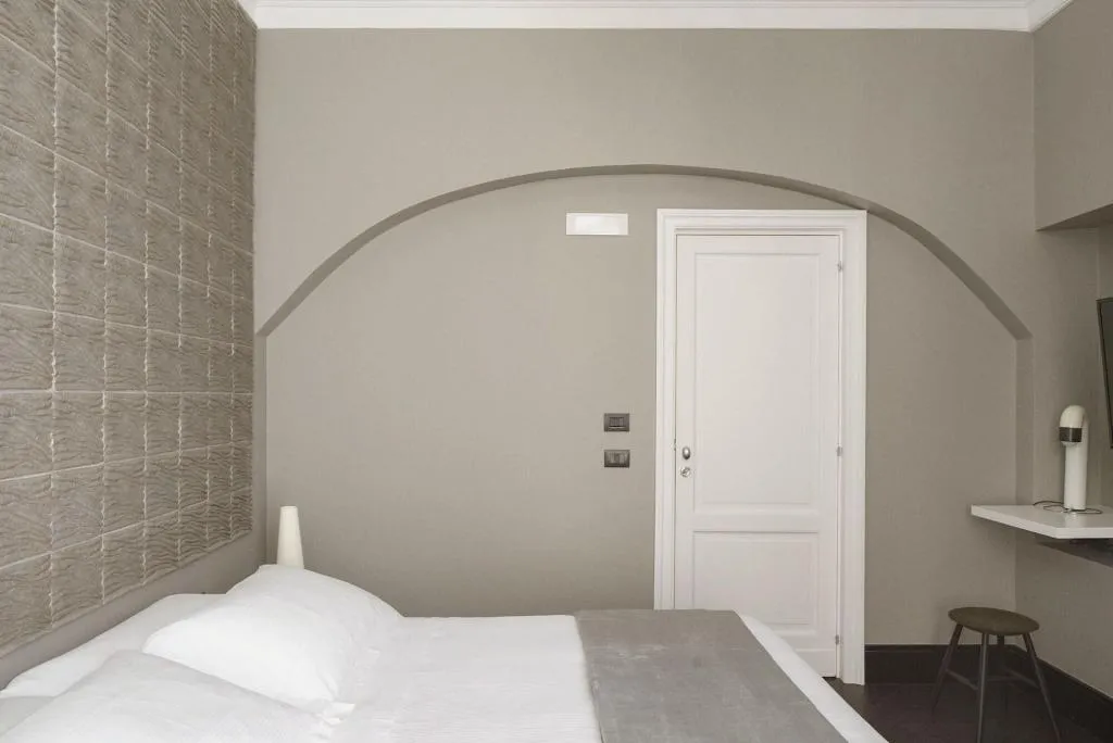 Room, Asmundo Di Gisira, Catania