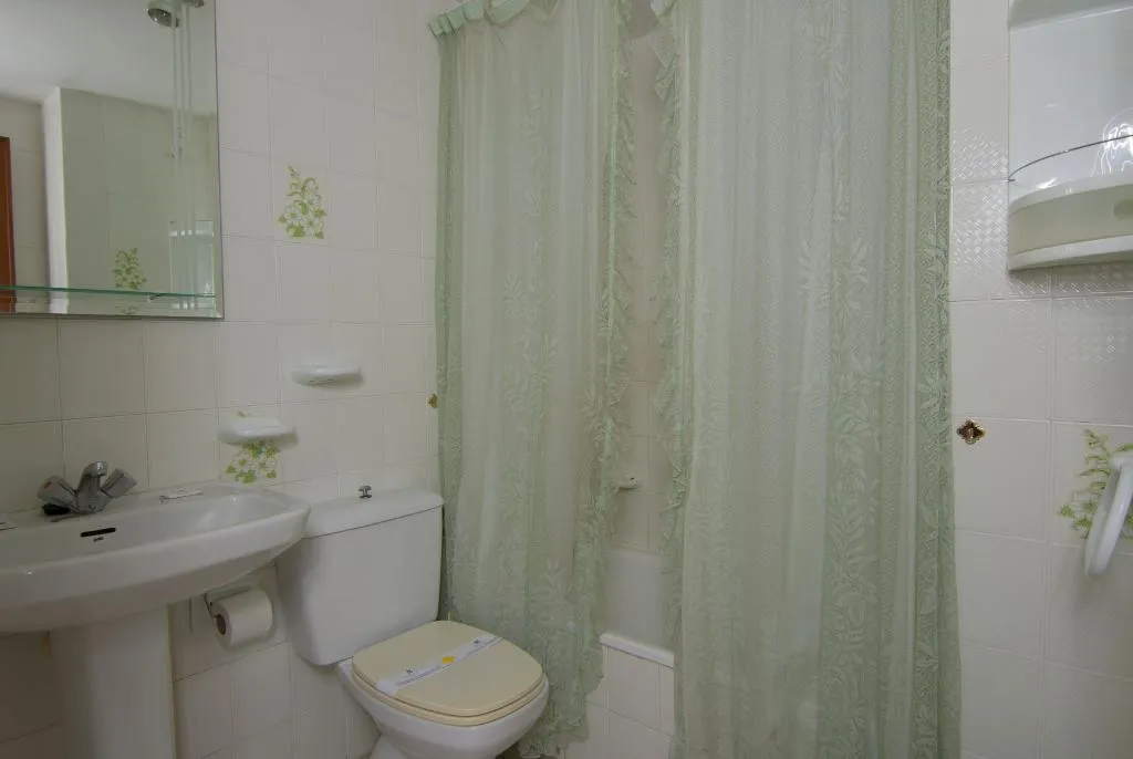 APARTMENT CAPACITY 3 ONE BEDROOM Room, Iris, Valencia
