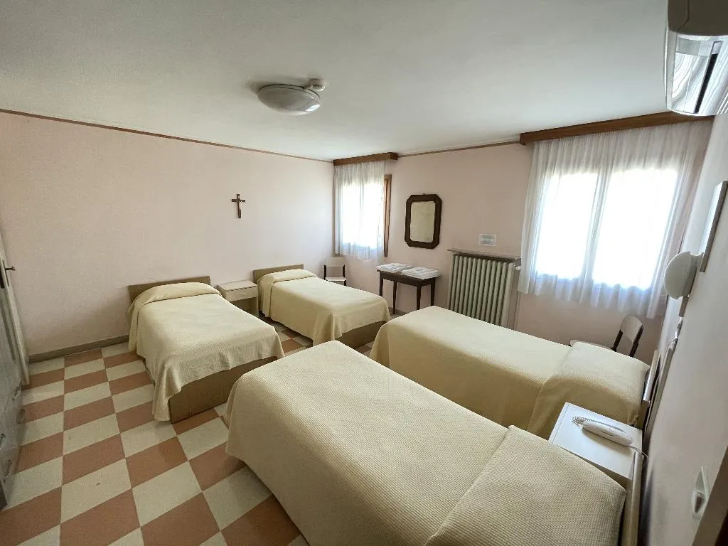 QUADRUPLE STANDARD Room, Casa Caburlotto, Venice
