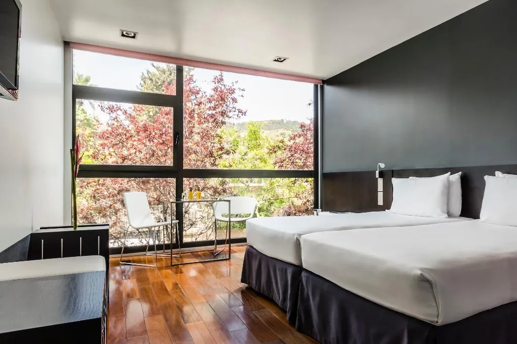 Room, Ikonik Angli, Barcelona