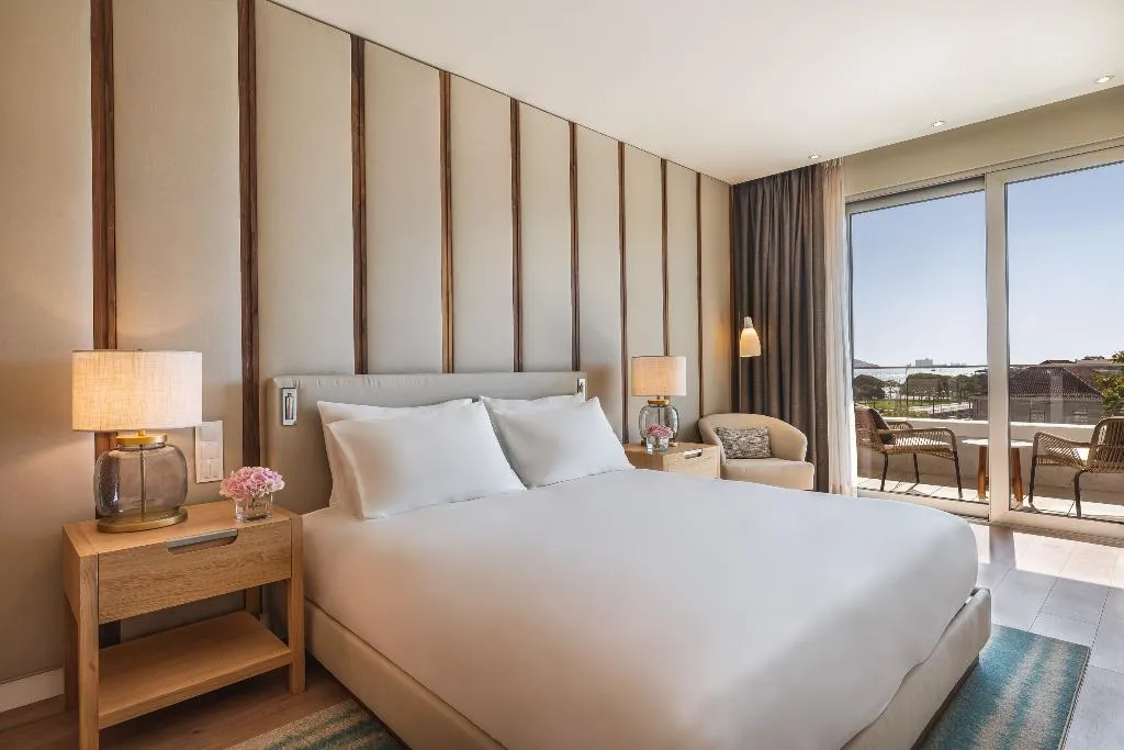 SUITE QUEEN SIZE BED Room, Hyatt Regency Lisbon, Lisbon