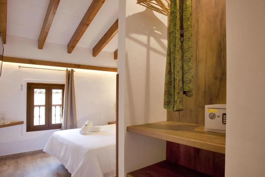 Room, Casal de Petra - Rooms & Pool, Majorca