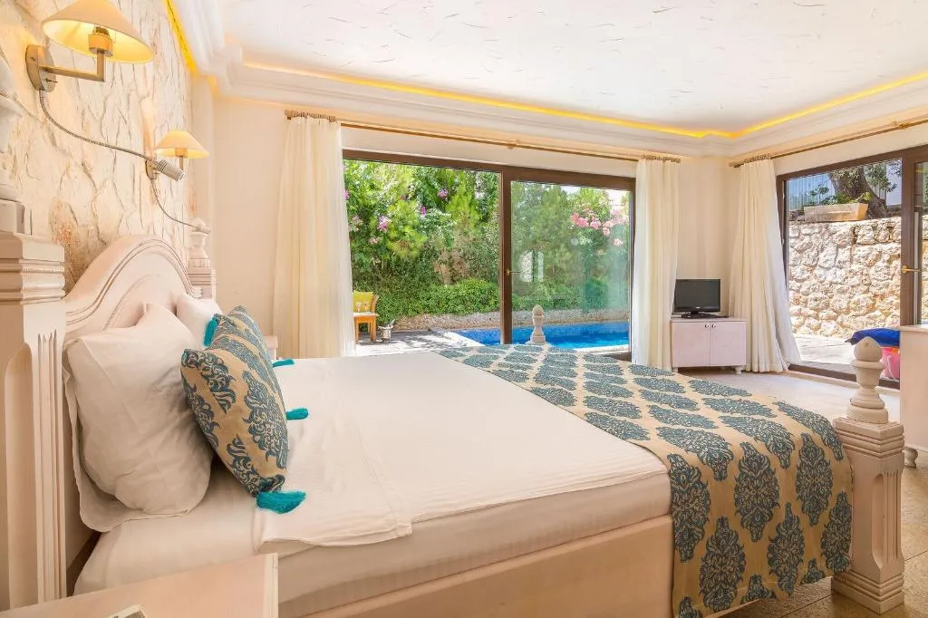 DOUBLE DELUXE WITH PRIVATE POOL Room, Oasis Hotel Kalkan +16, Dalaman