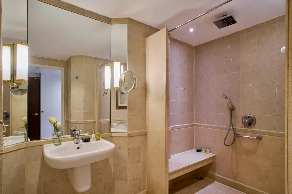 Double or Twin Accessible KING SIZE BED Room, Hilton Cairo Grand Nile, Cairo