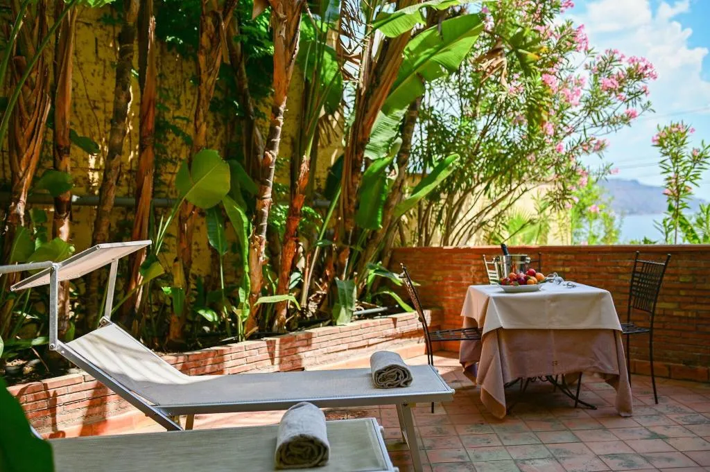Terrace, Hotel Baia Delle Sirene, Taormina