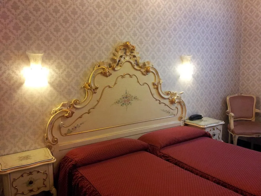 TWIN STANDARD Room, Hotel Diana, Venice