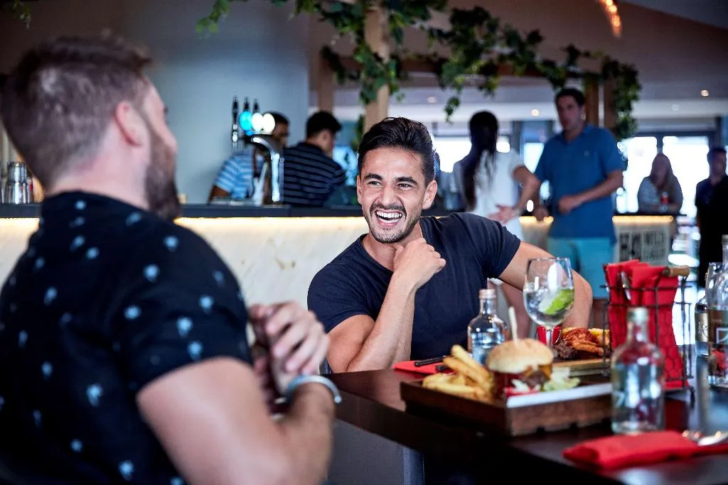 Bar, Media One, Dubai
