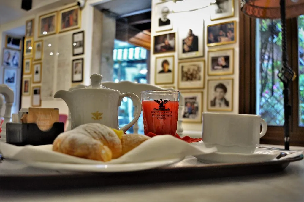Bar, La Fenice et des Artistes, Venice