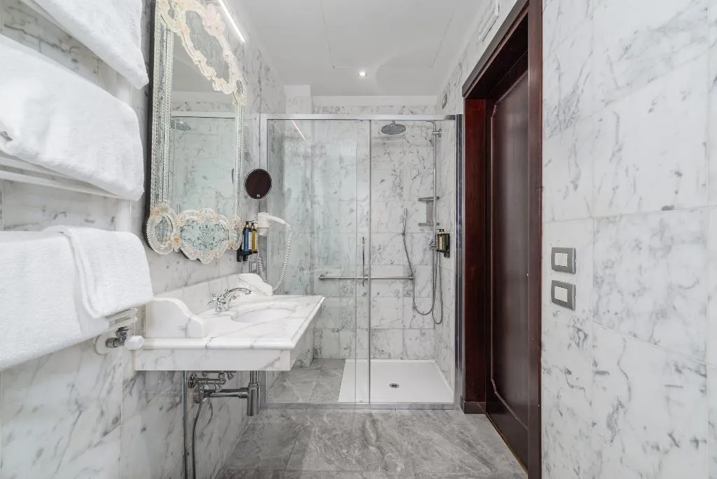 DOUBLE SUPERIOR Room, Palazzo Paruta, Venice
