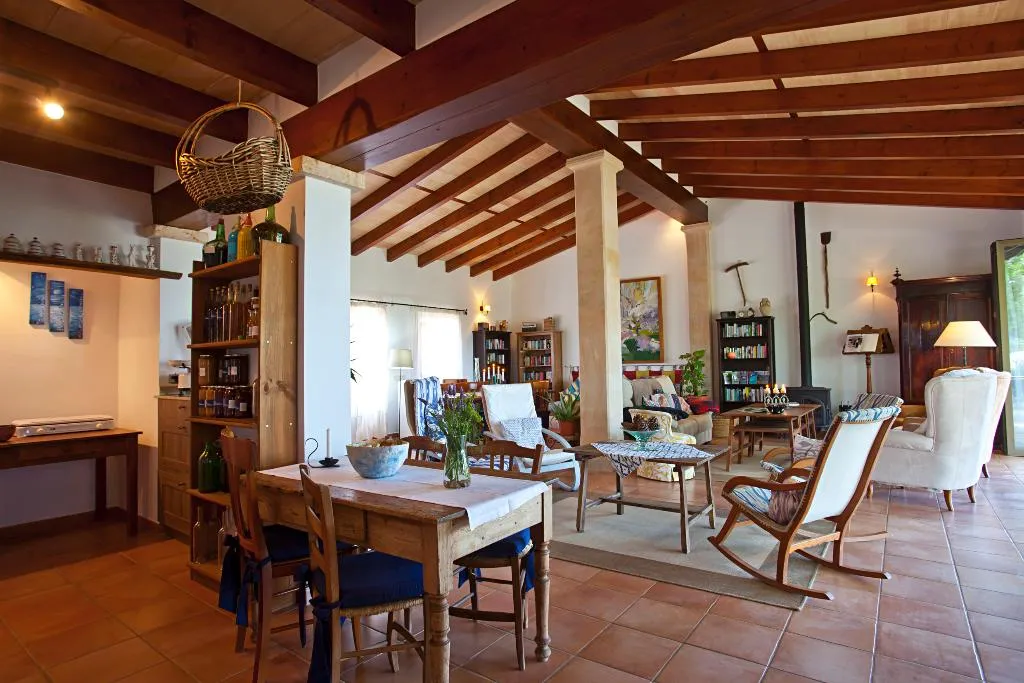 Lobby, Na Martina, Majorca
